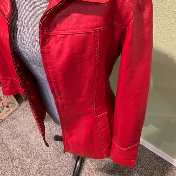 Excelled red leather coat - Picture 4 of 7